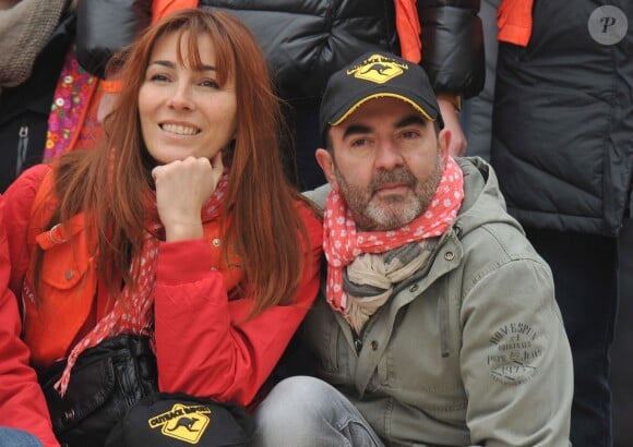 Bruno Solo et sa femme Véronique lors de la présentation du Rallye Aïcha des Gazelles du Maroc 2013 sur la place du Trocadéro à Paris le 16 mars 2013