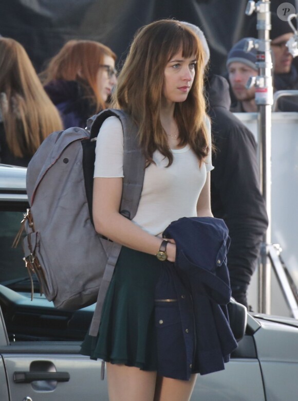 L'actrice Dakota Johnson en écolière sur le tournage du film Fifty Shades Of Grey à Vancouver, le 5 décembre 2013.