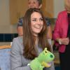 Kate Middleton, duchesse de Cambridge, rendant visite à l'organisation Shooting Star House Children's hospice dans la périphérie de Londres, le 6 décembre 2013