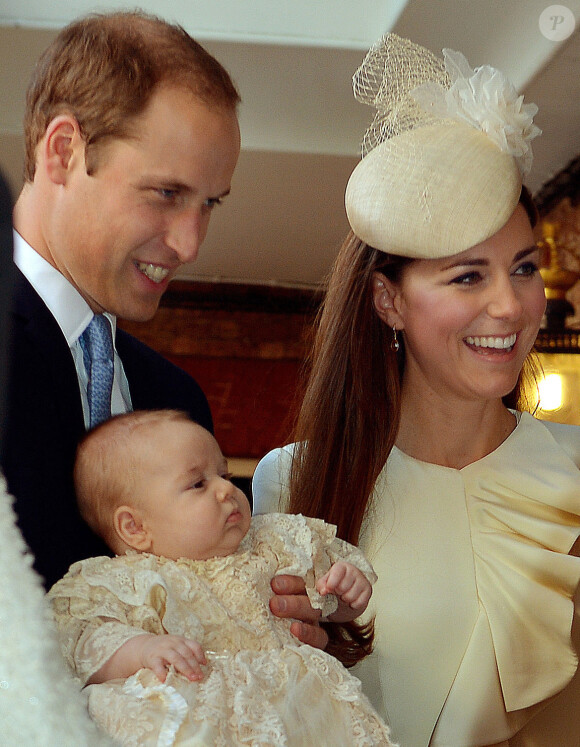 Le duc et la duchesse de Cambridge avec leur fils George à Londres le 23 octobre 2013
