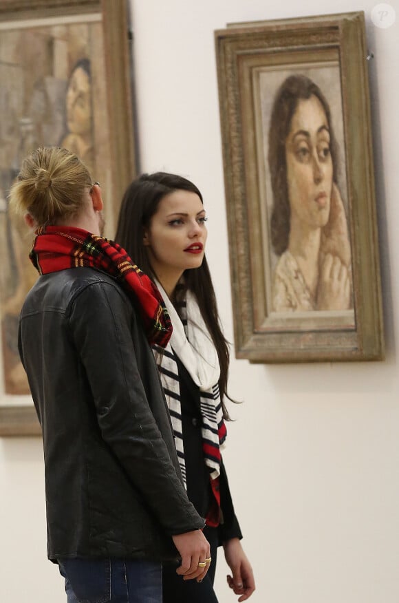 Macaulay Culkin et sa petite amie Jordan Lane Price visitent centre Georges Pompidou à Paris, le 28 novembre 2013.