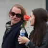 Macaulay Culkin part chercher sa petite amie Jordan Lane Price à l'aéroport d'Orly, près de Paris, le 22 novembre 2013.