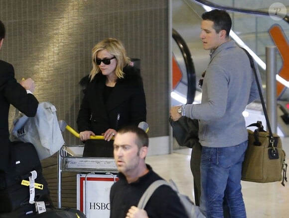 Reese Witherspoon et son mari Tim Roth à l'aéroport Roissy Charles de Gaulle. Roissy, le 7 décembre 2013.