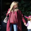 Heidi Klum, main dans la main avec sa fille Lou Samuel, quittent le restaurant Toscana dans le quartier de Brentwood. Los Angeles, le 7 décembre 2013.
