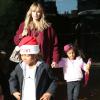 Heidi Klum quitte le restaurant Toscana dans le quartier de Brentwood, avec sa fille Lou et son fils Johan. Los Angeles, le 7 décembre 2013.