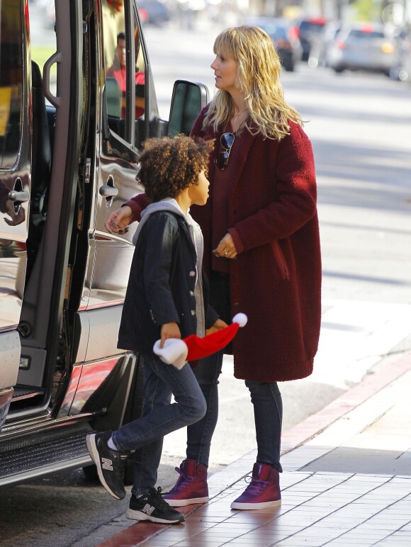 Heidi Klum et ses enfants, en minivan, se rendent au restaurant Toscana dans le quartier de Brentwood. Los Angeles, le 7 décembre 2013.