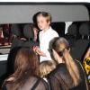 Angelina Jolie a emmené ses enfants voir la comédie musicale du Roi Lion à Sydney le 8 décembre 2013 : sur cette photo, Shiloh affiche sa coupe garçonne