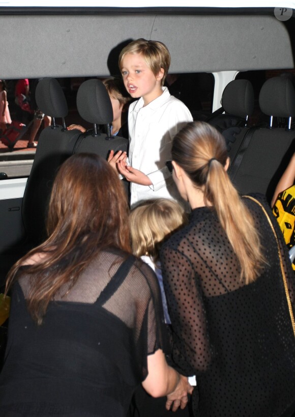 Angelina Jolie a emmené ses enfants voir la comédie musicale du Roi Lion à Sydney le 8 décembre 2013 : sur cette photo, Shiloh affiche sa coupe garçonne