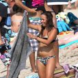 EXCLU - Les Marseillais de W9 s'offrent des vacances en Corse, sur la plage de Porticcio, le 18 juillet 2013