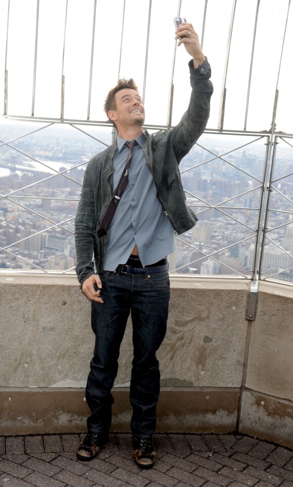 Josh Duhamel en haut de l'Empire State Building de New York, le 12 février 2013.