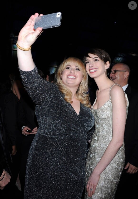 Rebel Wilson et Anne Hathaway à Los Angeles, le 10 janvier 2013.