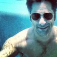  John Stamos : selfie sous l'eau, selfie rigolo. 
  