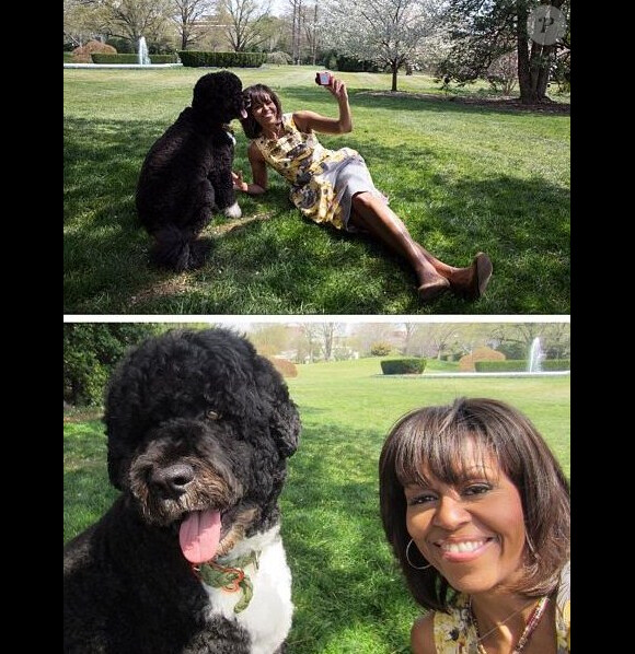 Michelle Obama aussi succombe à la folie du selfie dans les jardins de la Maison Blanche.