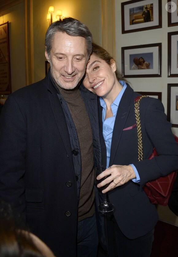 Antoine de Caunes et sa femme Daphné Roulier à la générale du nouveau spectacle de Francois-Xavier Demaison au Théâtre Edouard VII à Paris, le 10 décembre 2013.