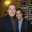 Antoine de Caunes et sa femme Daphné Roulier à la générale du nouveau spectacle de Francois-Xavier Demaison au Théâtre Edouard VII à Paris, le 10 décembre 2013.