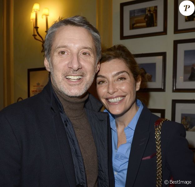 Antoine de Caunes et sa femme Daphné Roulier à la générale du nouveau spectacle de Francois-Xavier Demaison au Théâtre Edouard VII à Paris, le 10 décembre 2013.