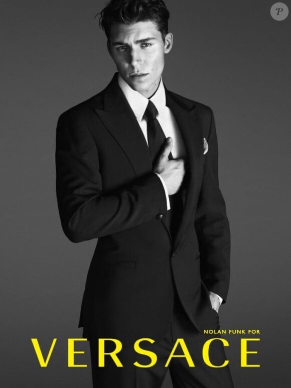 L'acteur Nolan Gerard Funk, nouvel ambassadeur pour la collection printemps/été 2014 de Versace.