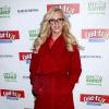 L'ex-playmate Jenny McCarthy participe à une collecte de nourriture pour Care to Feed the Hungry Canned Food Drive, à New York, le 12 decembre 2013.