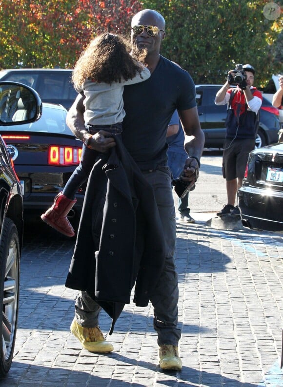 Seal et sa fille Lou Samuel à Los Angeles, le 14 décembre 2013.