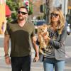 Heidi Klum en pleine séance shopping avec son compagnon Martin Kristen et leur petit chien. Beverly Hills, le 15 décembre 2013.