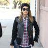 Jessica Alba fait du shopping à Los Angeles. Le 12 decembre 2013