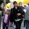 Jennifer Garner a emmené ses enfants Seraphina et Samuel dans la boutique Peek Aren't You Curious à Santa Monica (Los Angeles) le 14 décembre 2013