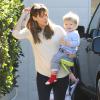 Jennifer Garner et ses enfants Seraphina et Smauel Affleck quittant la maison d'une amie à Brentwood à Los Angeles le 14 décembre 2013