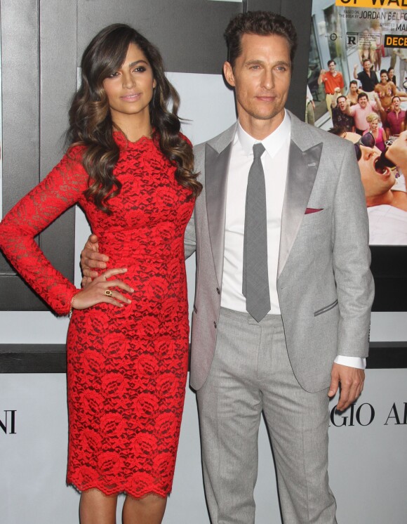 Matthew McConaughey et sa femme Camila Alves lors de la première du film Le Loup de Wall Street à New York, le 17 décembre 2013.