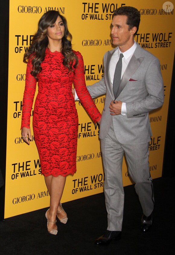 Matthew McConaughey et sa femme Camila Alves lors de la première du film Le Loup de Wall Street à New York, le 17 décembre 2013.