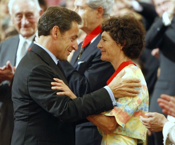 Nicolas Sarkozy et Jeannie Longo lors d'une cérémonie au sein de l'Elysée le 6 juin 2011 à Paris