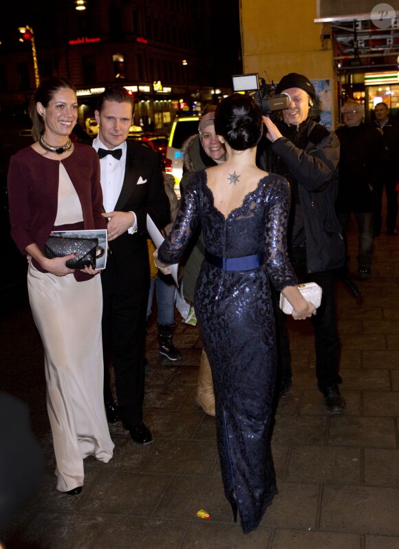 Sofia Hellqvist, compagne du prince Carl Philip de Suède, était invitée à la soirée spéciale en l'honneur des 70 ans de la reine Silvia, le 19 décembre 2013 au Théâtre Oscar à Stockholm.