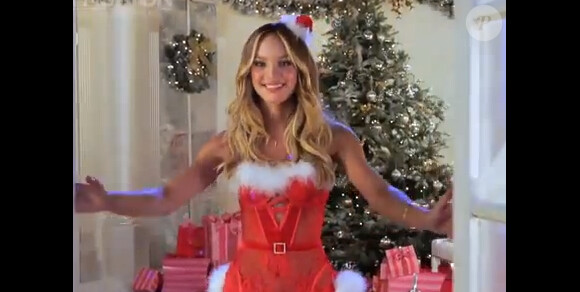 La divine Candice Swanepoel déguisée en Mère Noël pour le Noël 2012 de Victoria's Secret