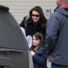 Katie Holmes passe prendre sa fille Suri pour son dernier jour d'école à New York, le 20 décembre 2013.