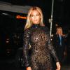 La chanteuse Beyoncé Knowles, sexy en solo  à son arrivée à l'Ecole des arts visuels de New York pour fêter la sortie de son nouvel album, Beyoncé. Le 21/12/2013