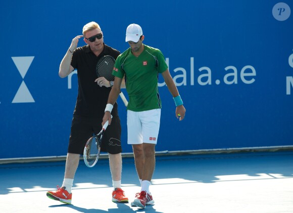 Novak Djokovic à l'entraînement sous la houlette de son nouveau head coach Boris Becker le 27 décembre 2013 à Abou Dhabi