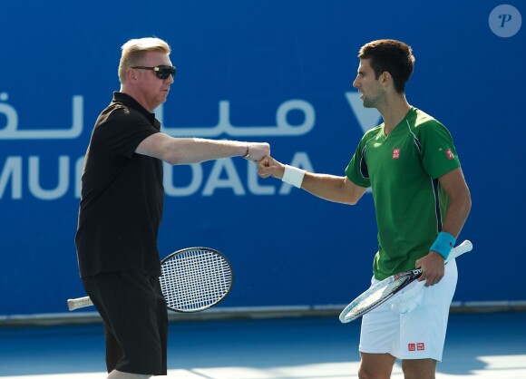 Novak Djokovic à l'entraînement sous la houlette de son nouveau head coach Boris Becker le 27 décembre 2013 à Abou Dhabi