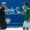 Novak Djokovic à l'entraînement sous la houlette de son nouveau head coach Boris Becker le 27 décembre 2013 à Abou Dhabi