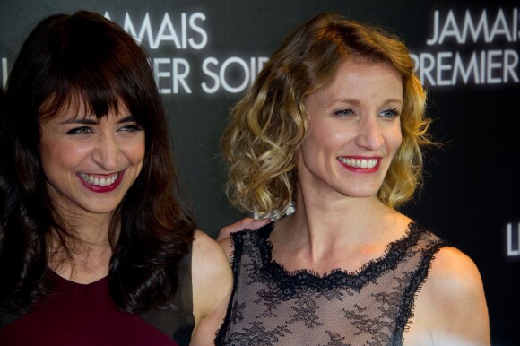 Mélissa Drigeard et son actrice Alexandra Lamy lors de l'avant-première du film "Jamais le premier soir" au Gaumont Opéra à Paris le 19 décembre 2013