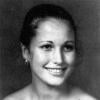 Andie MacDowell en dernière année au lycée en 1976, à 18 ans, au sein de l'établissement Gaffney High School aux Etats-Unis