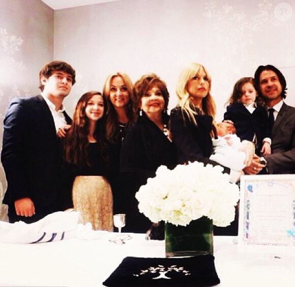 Rachel Zoe et son mari Roger Berman ont présenté le 30 décembre 2013 leur dernier-né, Kaius Jagger, à leurs proches au cours d'une petite fête.