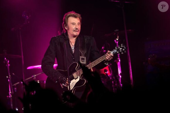 Exclusif - Johnny Hallyday lors de son concert caritatif au Trianon pour l'association de sa femme Laeticia La Bonne Etoile à Paris, le 15 décembre 2013.