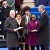 Chiara de Blasio, Dante de Blasio, Chirlane McCray, Bill de Blasio lors de l'intronisation de Bill de Blasio par Bill Clinton, à New York, le 1er janvier 2014.