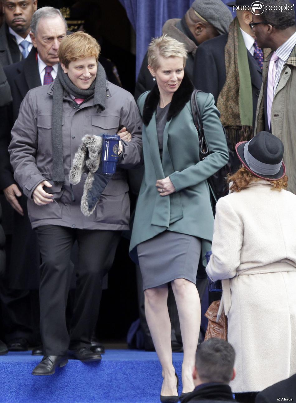 Cynthia Nixon et sa femme Christine Marinoni lors de l&#039;intronisation de Bill de Blasio, à New York, le 1er janvier 2014.