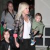 Exclusif - L'actrice Tori Spelling et ses enfants, Liam, Stella, Hattie et Finn, sortent du restaurant Benihana à Encino, le 29 décembre 2013