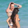 Exclusif - Demi Moore batifole dans l'eau avec son nouvel et jeune amoureux Sean Friday du groupe Dead Sara, à Cancun au Mexique le 30 décembre 2013