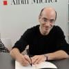 Bernard Werber lors de la 33ème édition du Salon du Livre de la Porte de Versailles à Paris, le 23 mars 2013