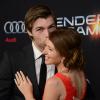 Liam McIntyre et son épouse Erin Hasan lors de la première de Enders Game à Hollywood le 28 octobre 2013 au TCL Chinese Theatre