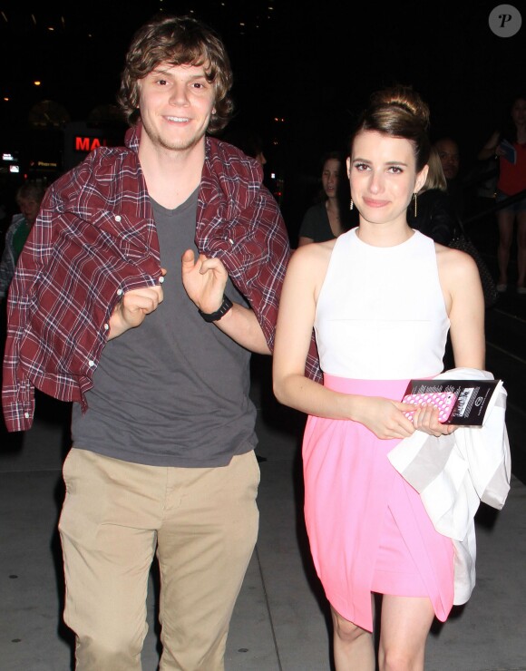 Emma Roberts et Evan Peters lors de la soirée These Girls à New York, le 20 mai 2013