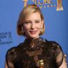 Cate Blanchett avec son globe lors de la 71e cérémonie des Golden Globe Awards à Beverly Hills le 12 janvier 2014.