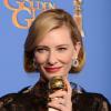 Cate Blanchett avec son globe lors de la 71e cérémonie des Golden Globe Awards à Beverly Hills le 12 janvier 2014.